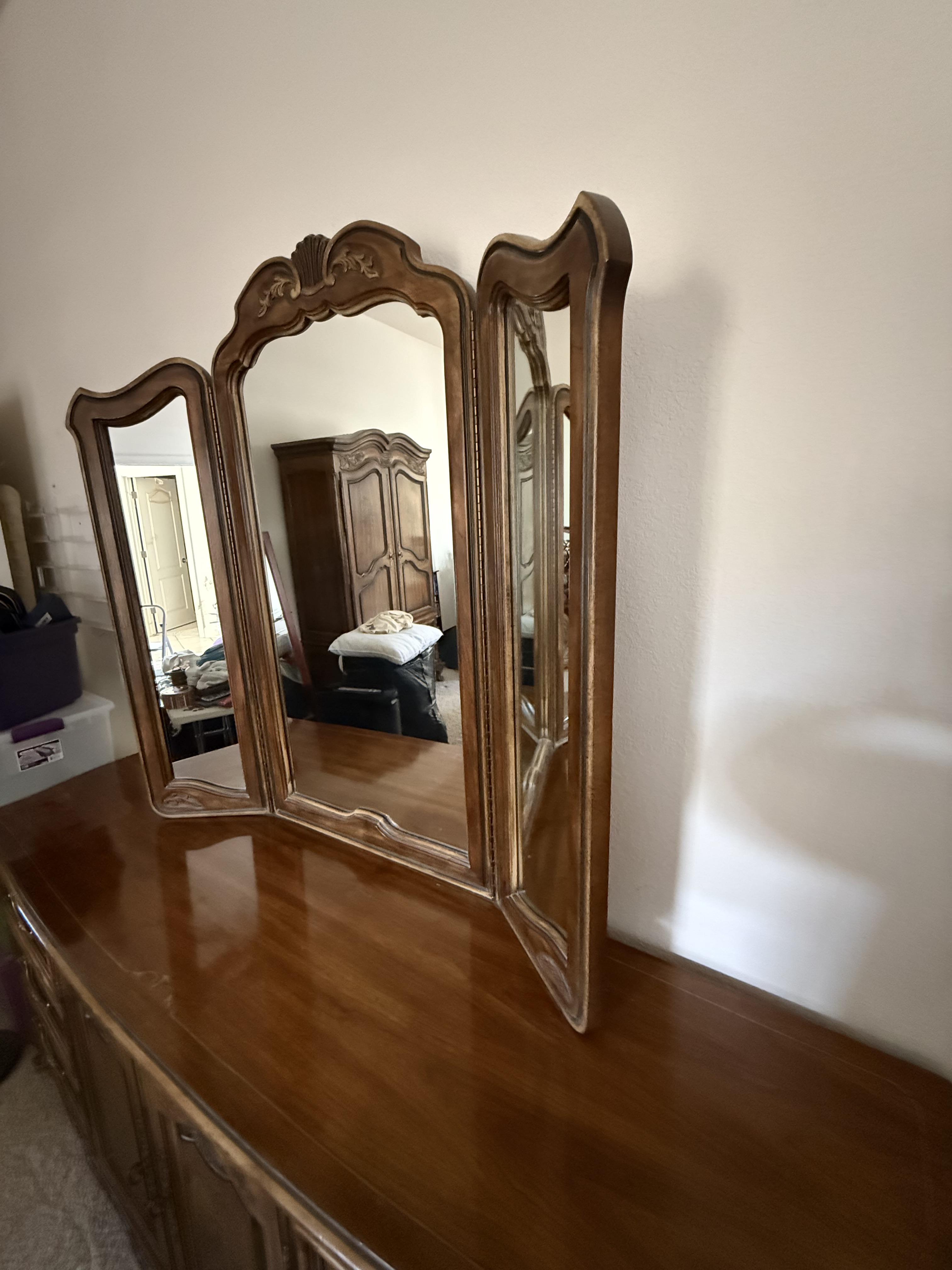 1970s Drexel Heritage French Provincial Louis XV Carved Walnut