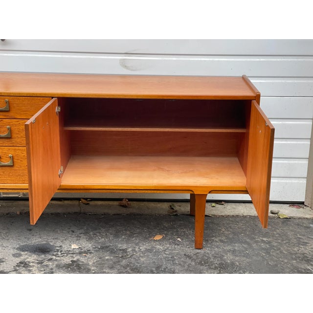 1970s 1970s Vintage Mid Century Modern Credenza. Uk Import. For Sale - Image 5 of 8