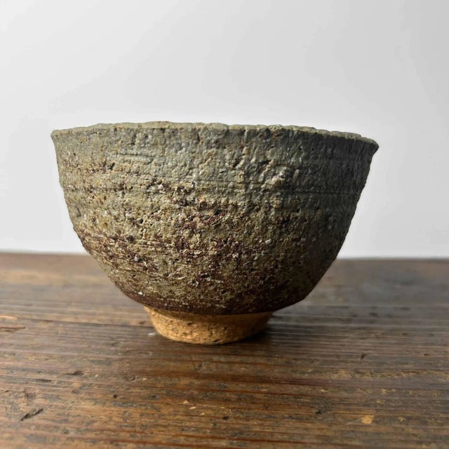 Shōwa Earthenware Organic Chawan 茶碗 Matcha Bowl, 1960s For Sale - Image 6 of 13