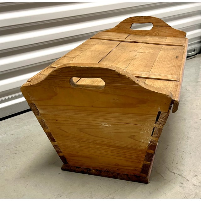 Farmhouse Vintage German Early 1900s Pine Lidded Dough Box For Sale - Image 3 of 11