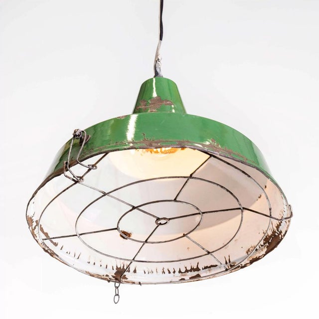 Industrial Enamel Green Single Pendant Lamp in Mesh, 1940s For Sale - Image 12 of 13