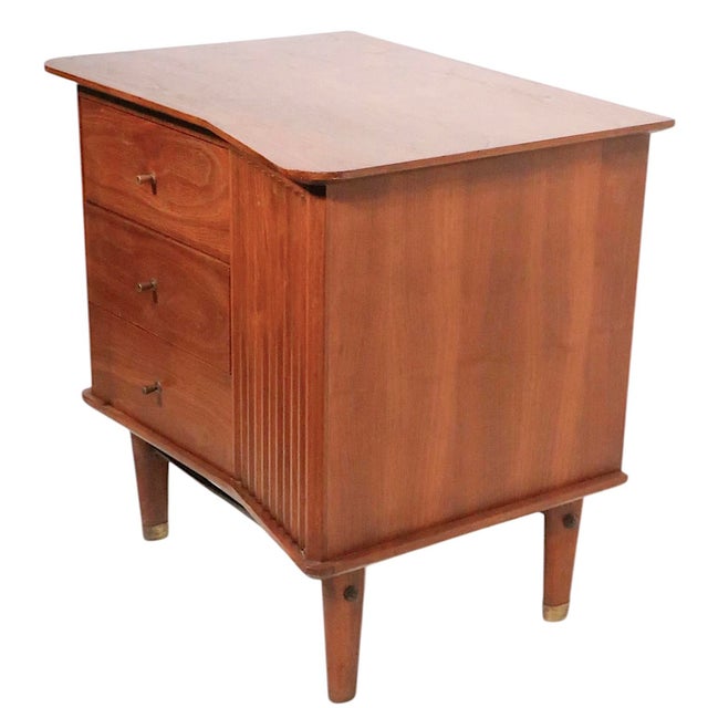 Mid 20th Century Nightstand by the United Furniture Corporation For Sale - Image 13 of 14