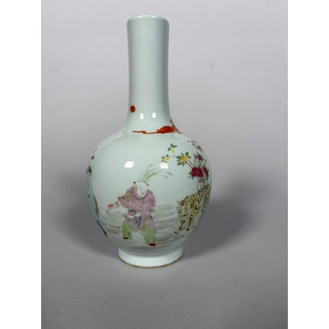 Ceramic Famille rose porcelain vase from the Yongzheng period (1677-1736) For Sale - Image 7 of 9
