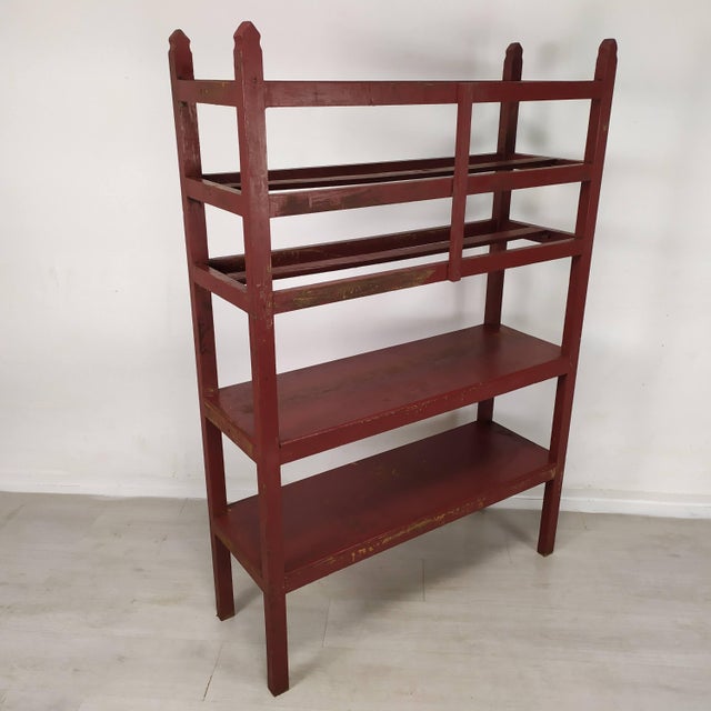 Vintage Patinated Wood Shelf, in Good conditions. Designed 1890 to 1919