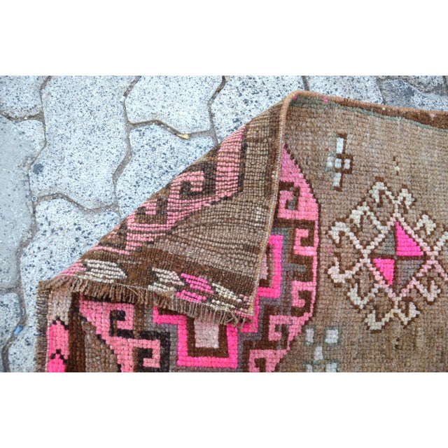 1960s 1960s Oushak Brown Bohemian Small Rug For Sale - Image 5 of 6