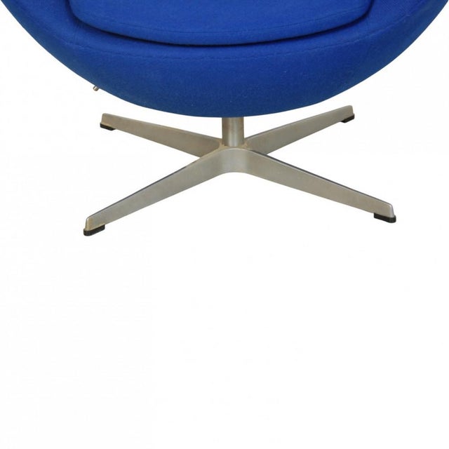 Egg Chair in Blue Fabric by Arne Jacobsen, 2000 For Sale - Image 3 of 13