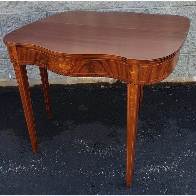 1920s Federal Style Satinwood Inlaid Flame Mahogany Serpentine Card Table For Sale - Image 4 of 10
