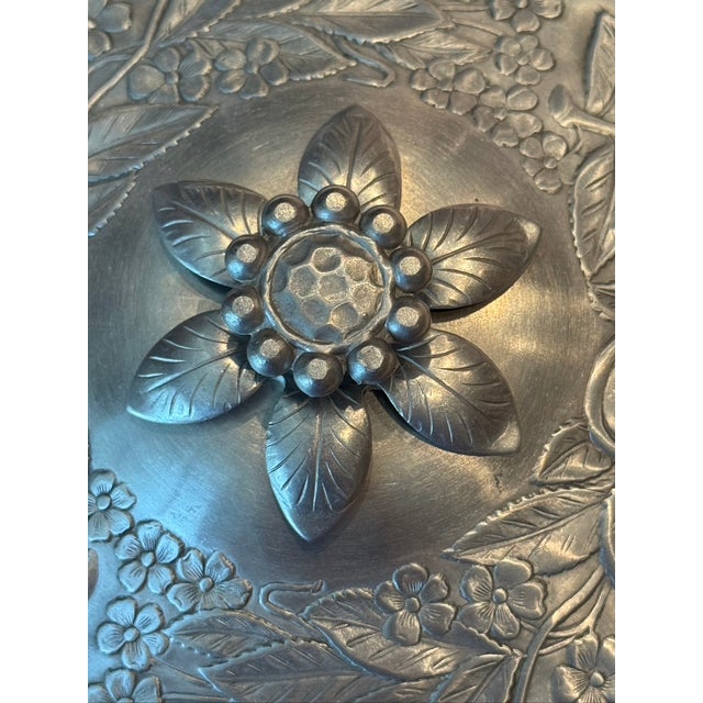 Traditional 1950s Everlast Forged Aluminum Covered Casserole For Sale - Image 3 of 14