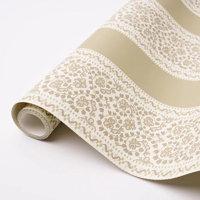 Schumacher Schumacher x Mark D. Sikes Jasmine Wallpaper in Neutral For Sale - Image 4 of 4