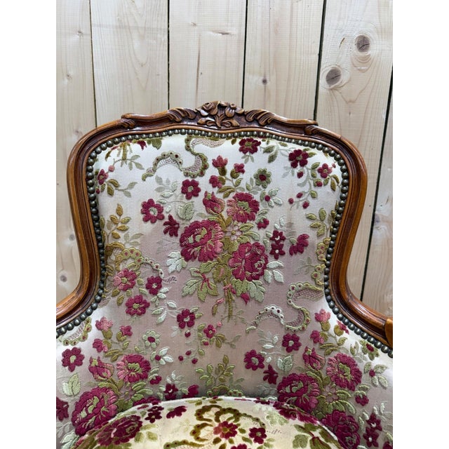 A superb and elegant Louis XV style bergère armchair, a piece of character that will bring a touch of classic refinement...