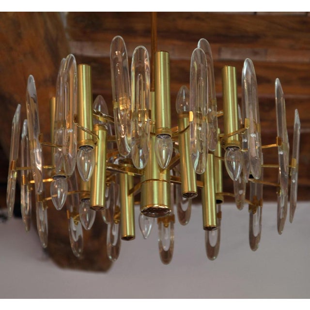 Metal Mid-Century Gold Brass & Crystal Chandelier with 12 Lights by Gaetano Sciolari for Stilkronen, 1970s For Sale - Image 7 of 18