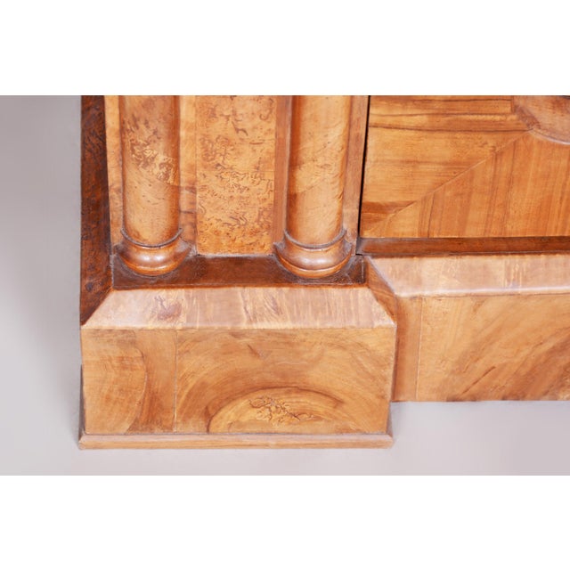 Biedermeier Cabinet in Walnut Veneer, Austria, 1840s For Sale - Image 5 of 9