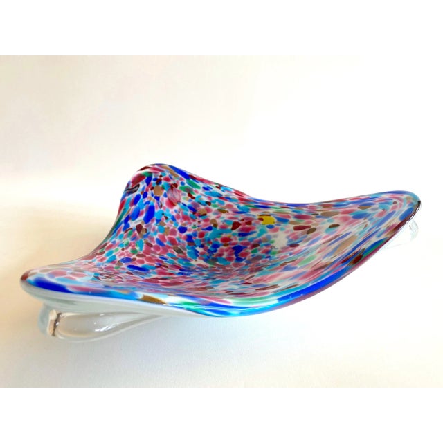 Murano Vintage Mid Century Modernist Italy Multicolor Confetti Murano Art Glass Large Biomorphic Triangular Bowl For Sale - Image 4 of 13