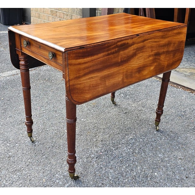 Early 19th Century Late Federal Fruitwood Single Drawer Dropleaf Pembroke Table, Circa 1800s For Sale - Image 5 of 12
