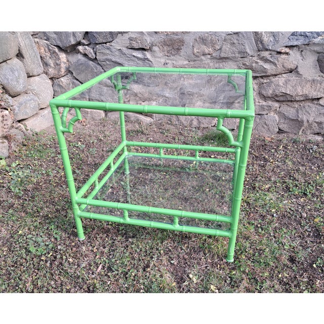 Hollywood Regency Vintage Aluminum Faux Bamboo Side Table Attributed to Meadowcraft For Sale - Image 3 of 4