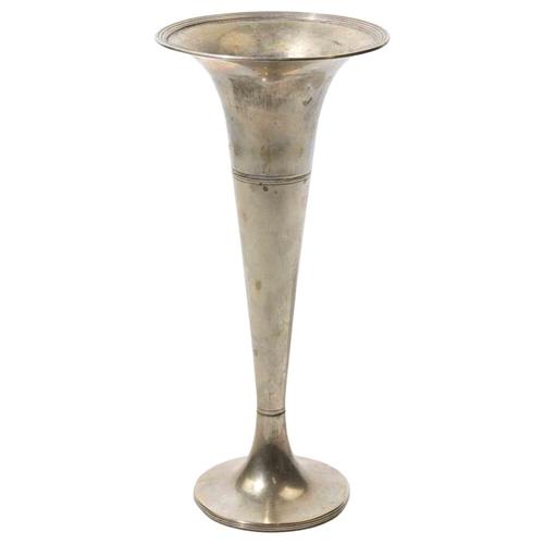 1970s Vintage Italian Modern Silver-Plated Trumpet Vase, 1970s For Sale - Image 5 of 5
