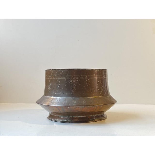 Metal Antique 19th Century Islamic Middle Eastern Bowl in Engraved Copper For Sale - Image 7 of 8