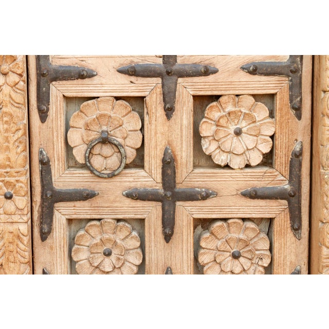 19th Century Early 1800's Rajasthan Haveli Lotus Door For Sale - Image 5 of 12