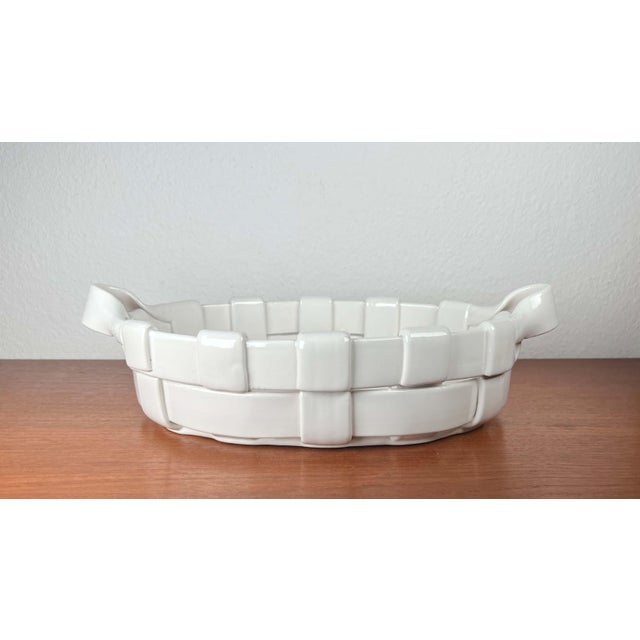 Vintage Italian White Ceramic Woven Basket Bowl, in Very Good conditions. Designed 1970 to 1979