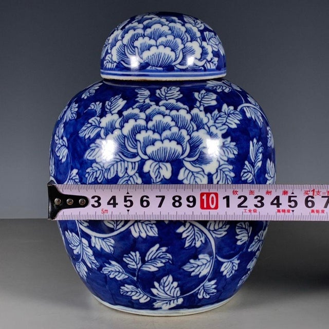 1980s Chinese Blue and White Peony Floral Porcelain Ginger Jar With Lid For Sale - Image 5 of 8