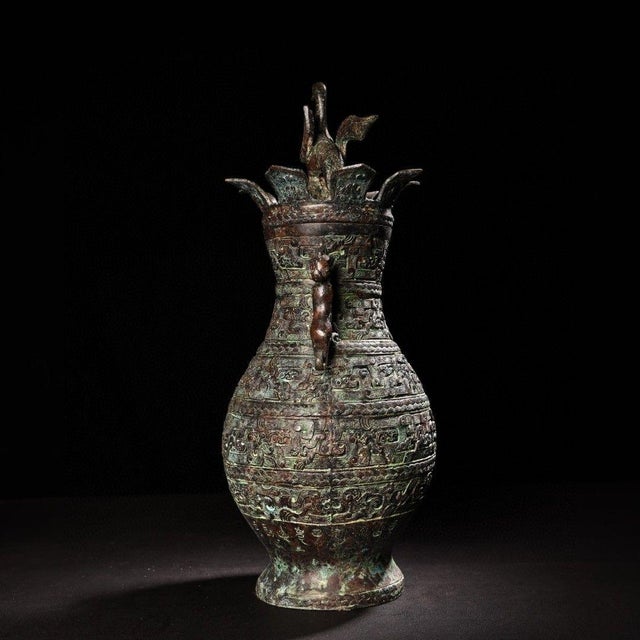 Chinese Vintage Archaic Bronze Vase With Crane Finial & Beast Handles – Hu Form Vessel For Sale - Image 3 of 9