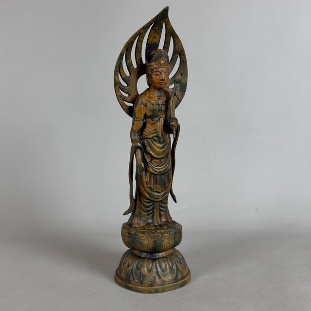 A fascinating and extremely rare oriental sculpture, perfect for enriching refined spaces or prestigious collections with...
