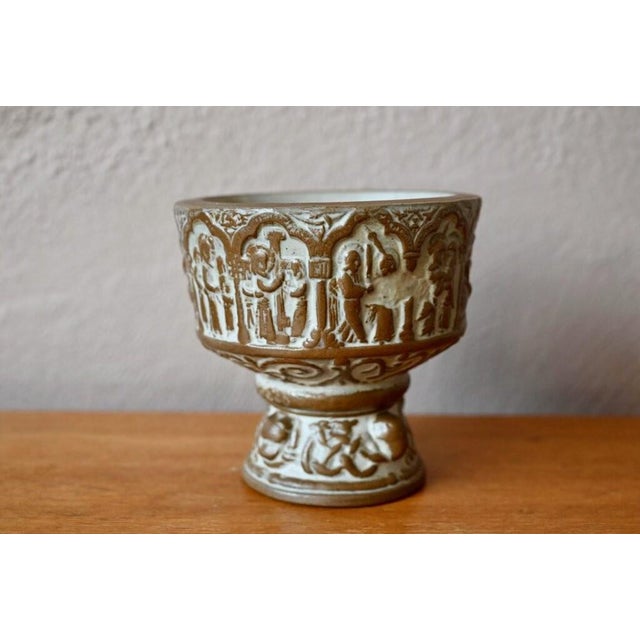 This beautiful Danish bowl from the 1960s is made of stoneware by Michael Andersen in Bornholm. It is a replica of a...