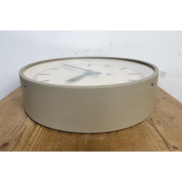 Large Brown Industrial Factory Wall Clock from Pragotron, 1960s For Sale - Image 13 of 17