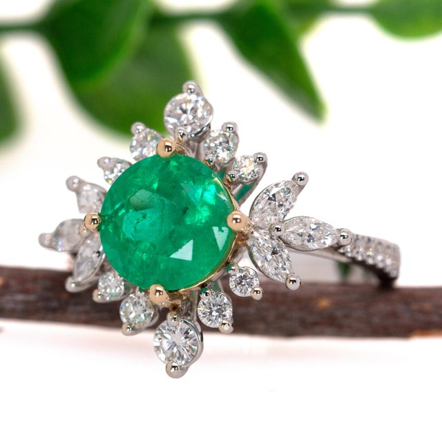 Gia Certified 2.2ct Colombian Emerald Ring W Natural Diamond Accents in 14k Gold, Size 7.5 For Sale - Image 4 of 9