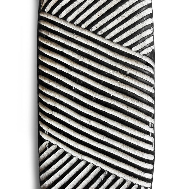 Tribal Vintage Black & White Zulu Elongated Shield For Sale - Image 3 of 4