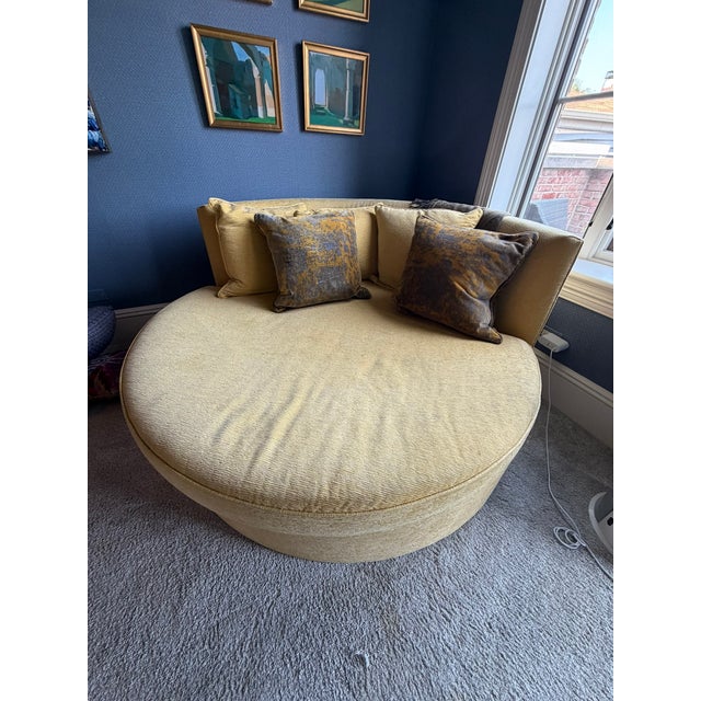 Luxury Custom Round Daybed Lounge Sofa in Textured Gold Upholstery- Luxury Designer Round Lounge Sofa For Sale - Image 4 of 5