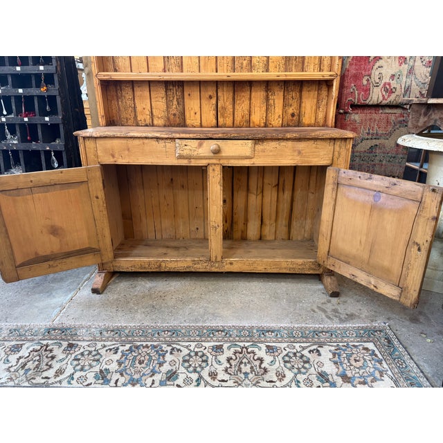 Brown 19th Century English Pine Welsh Cupboard For Sale - Image 8 of 10