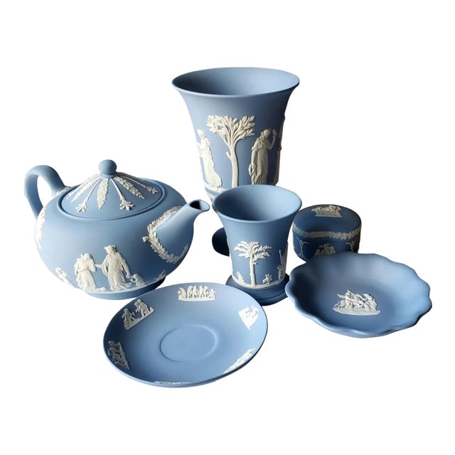 1970s Vintage Wedgwood Jasperware Pale Blue 6 Piece Collection - Teapot, Pedestal Vase For Sale