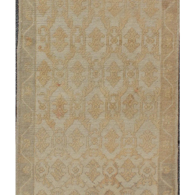 Muted Midcentury Turkish Oushak runner with Latticework Design in Cream, rug en-115963, country of origin / type: Turkey /...