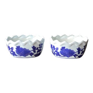 Mid 20th Century Pair of Italian Blue & White Porcelain Scalloped Cachepots For Sale