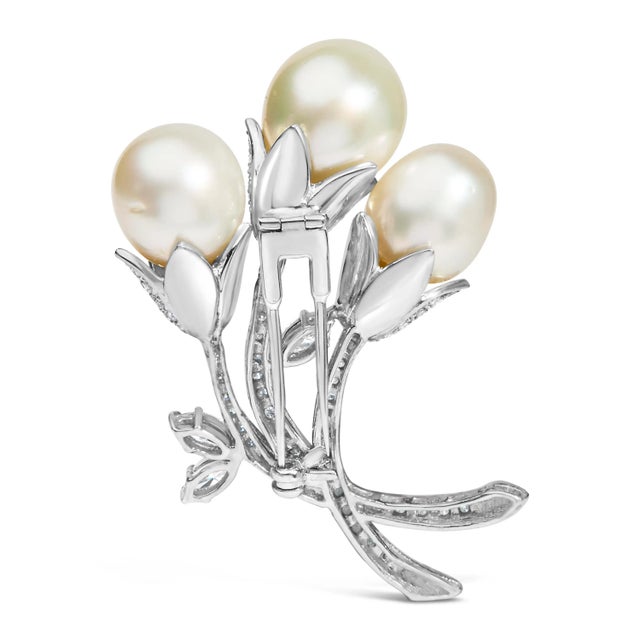 18K White Gold 2 1/5 Cttw Diamond and South Sea Pearl Floral Brooch Pin (G-H Color, VS1-VS2 Clarity) For Sale - Image 4 of 6