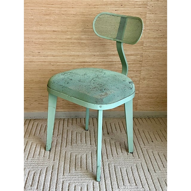 Mid-Century Modern 1950s Industrial Metal Mesh Side Chair in the Manner of Jean Prouvé For Sale - Image 3 of 11