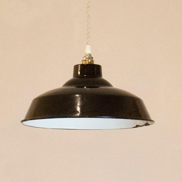 1950s industrial ceiling light. Black enameled metal (exterior) and white enameled metal (interior). Requires one E14...