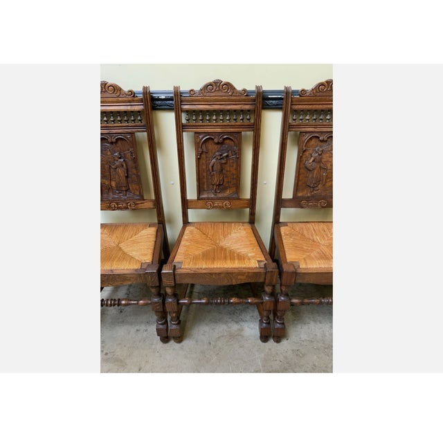 Age: circa 1945 Wood type: solid oak Condition: very good, meticulously maintained, and ready-to-use original condition...