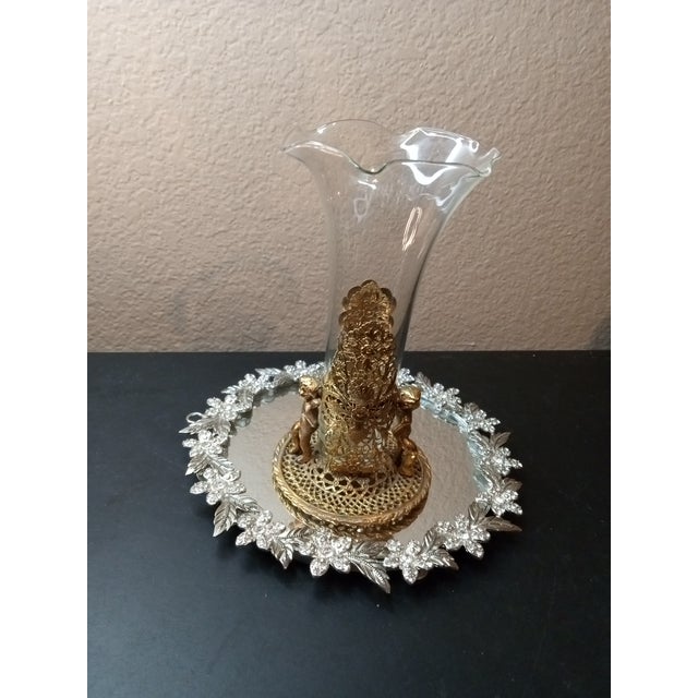 Hollywood Regency 1950s Ormulu Ornate Filigree Cherub Brass Holder With Clear Epergne Vase For Sale - Image 3 of 7