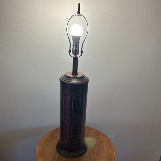 Chestnut Vintage Column Design Frederick Cooper Trompe I’Oeil Book Motif Table Lamp For Sale - Image 8 of 12