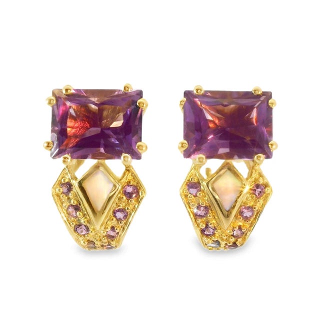 Gorgeous 14K Yellow Gold Inlaid Mother of Pearl and Amethyst Earrings. Each earring features a stunning square amethyst,...