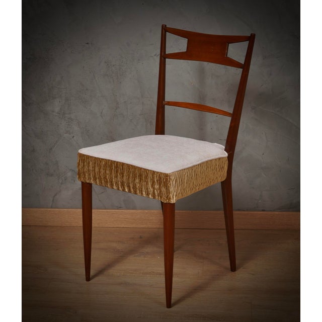 Elegant single chair, from the first half of the last century. All in walnut wood, with a particular design of the...