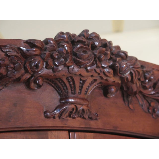 French 1980s Vintage French Style Beveled Glass China Cabinet For Sale - Image 3 of 13