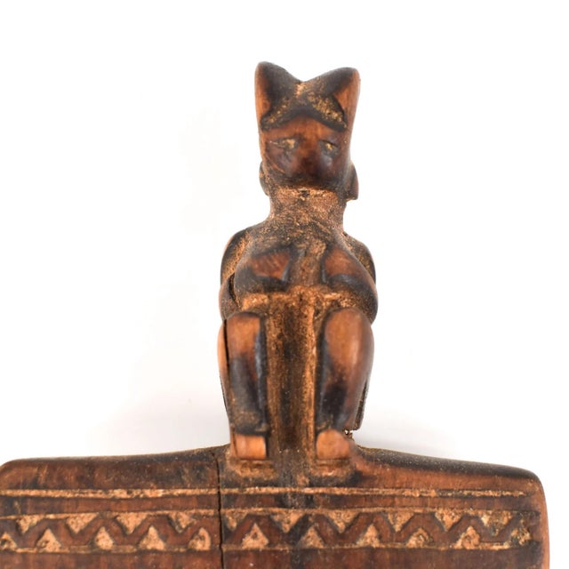 Wood Early 20th Century Nyamwezi Mwana Hiti Figural Comb Tanzania For Sale - Image 7 of 7