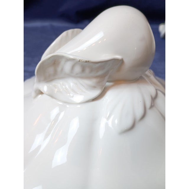 1960s Bordallo Pinheiro White Pear Soup Tureen 3 Piece Set With Ladle and Lid Portugese Majolica For Sale In Savannah - Image 6 of 16