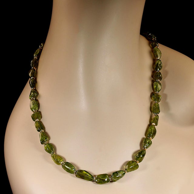 This elegant 22‑inch African peridot nugget necklace showcases the vibrant, refreshing beauty of genuine peridot in its...