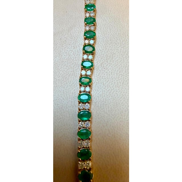 15 Carat Natural Emerald & 2.8 Carat Diamond Tennis Bracelet 14 Kt Yellow Gold For Sale - Image 11 of 18