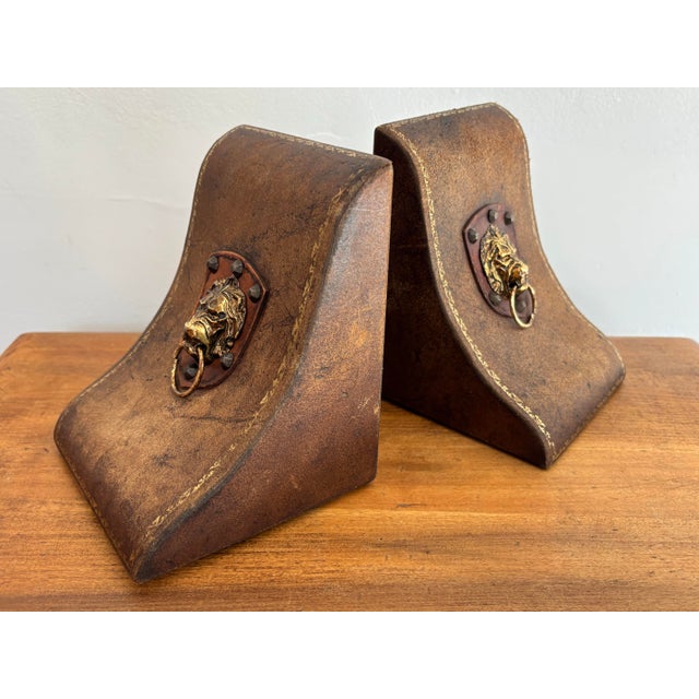 1980s English Regency Aged Leather Bookends With Ringed Lion Heads For Sale - Image 10 of 10