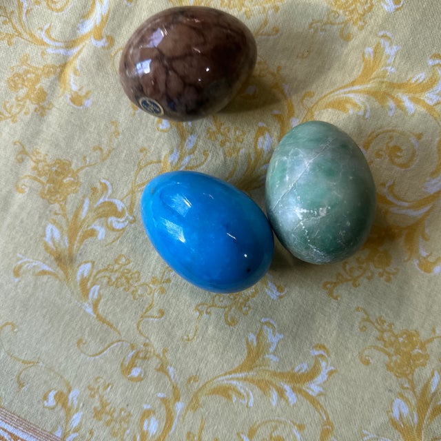 Italian 1970s Italian Collection of Alabaster Eggs - Set of 3 For Sale - Image 3 of 6